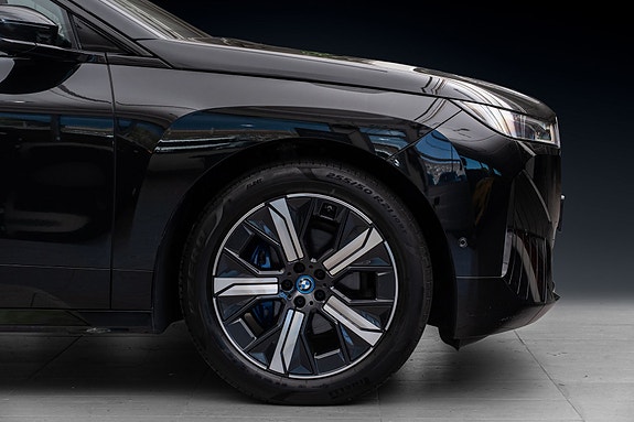 BMW iX 10 of 29
