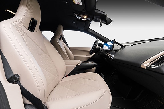 BMW iX 27 of 29