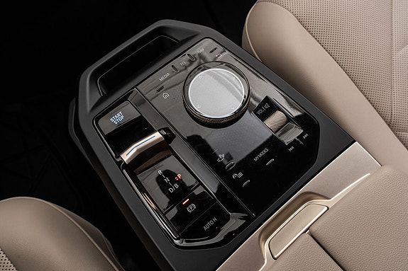 BMW iX 15 of 29