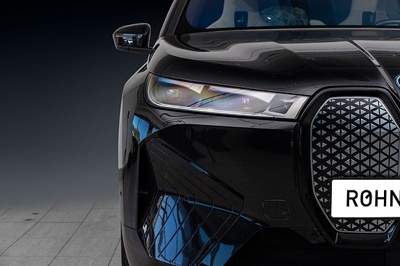 BMW iX 9 of 29