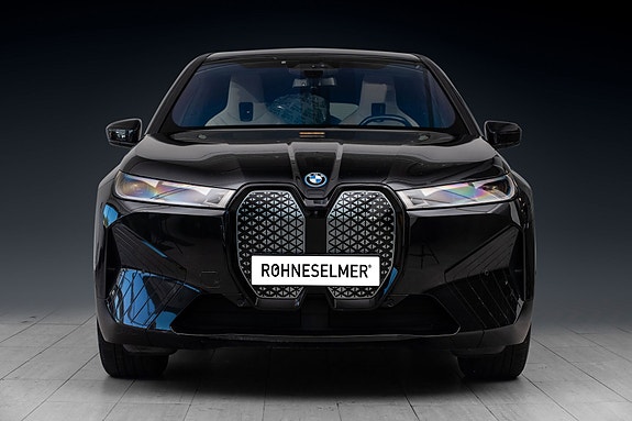 BMW iX 8 of 29