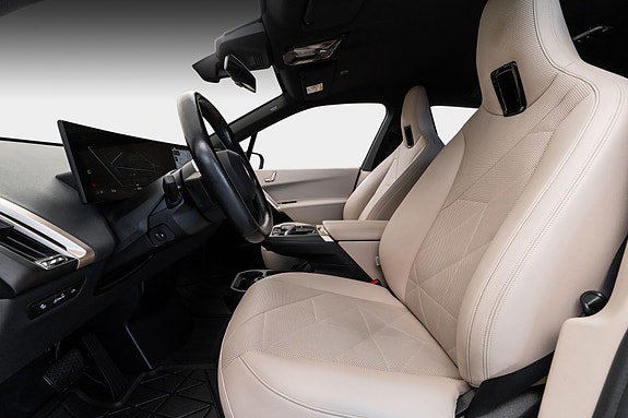 BMW iX 24 of 29
