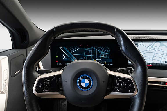 BMW iX 11 of 29