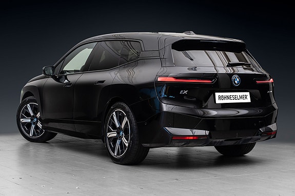 BMW iX 2 of 29