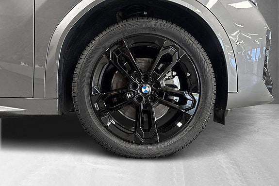 BMW iX2 14 of 15