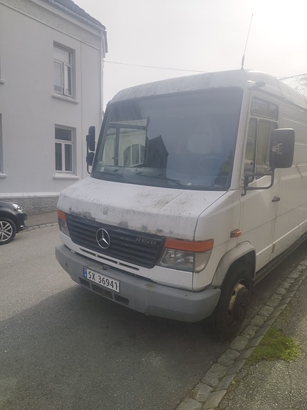 Mercedes-Benz 2 of 7