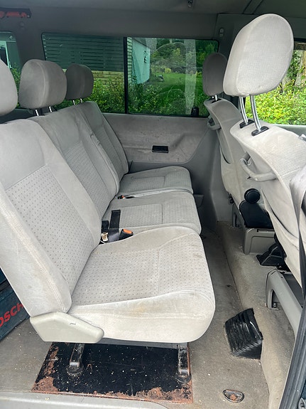 Volkswagen Caravelle 7 of 10