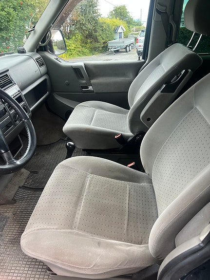 Volkswagen Caravelle 6 of 10