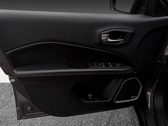 Jeep Compass 8 of 29