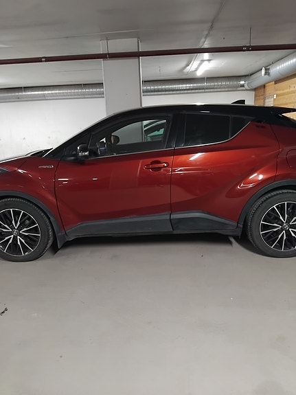 Toyota C-HR 9 of 12