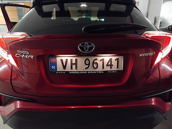 Toyota C-HR 2 of 12