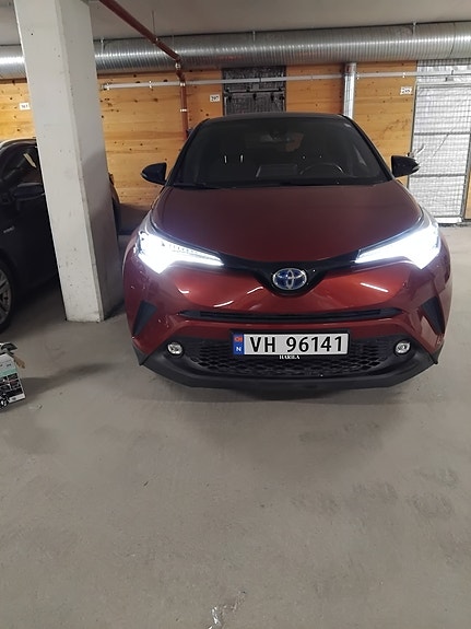Toyota C-HR 3 of 12