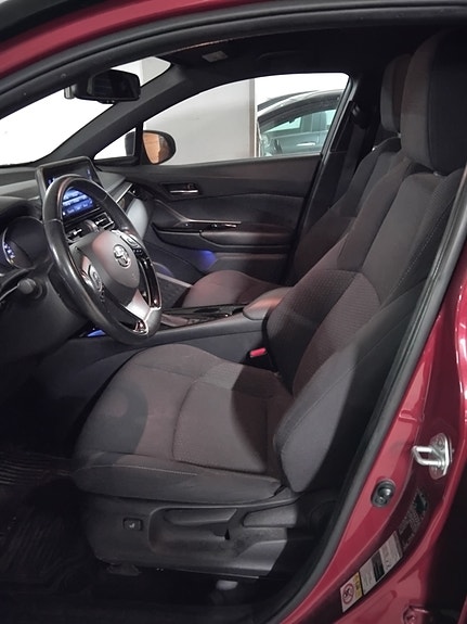 Toyota C-HR 7 of 12