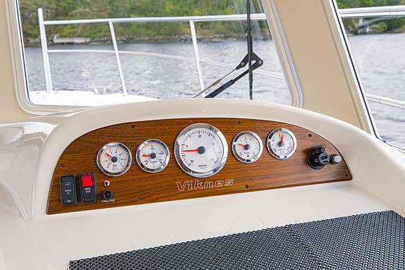 Viknes 1030 K3-369 HK, Ny Axiom 12",baug/hekkthruster,3 lugarer,aksling,Skipsreg 30 of 30
