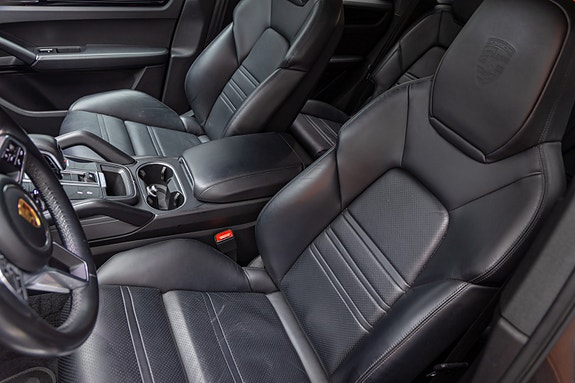 Porsche Cayenne 22 of 30