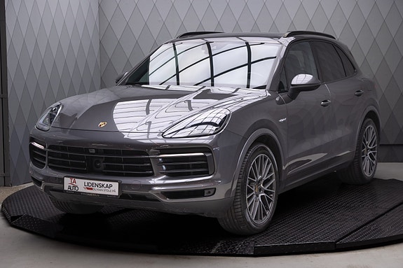 Porsche Cayenne 3 of 30