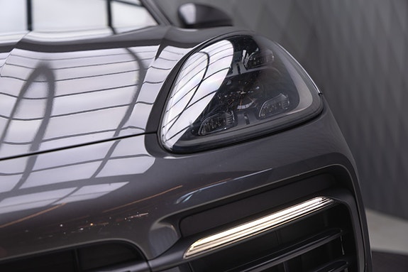 Porsche Cayenne 5 of 30