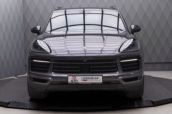 Porsche Cayenne 4 of 30