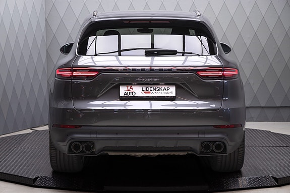 Porsche Cayenne 6 of 30