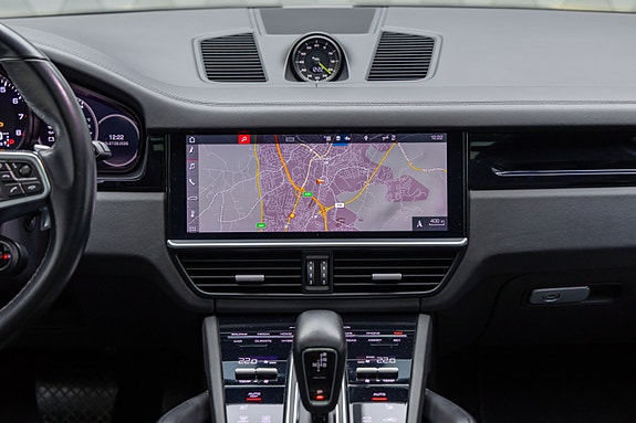Porsche Cayenne 29 of 30