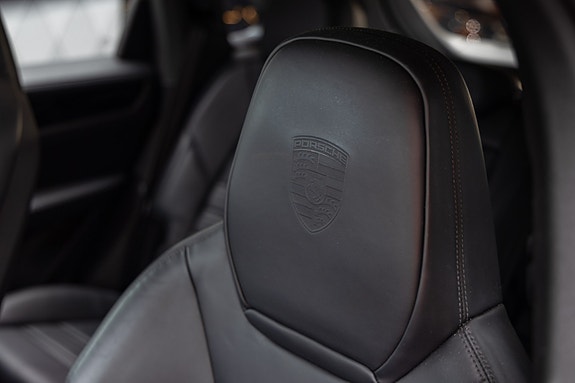 Porsche Cayenne 23 of 30