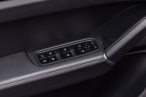 Porsche Cayenne 16 of 30