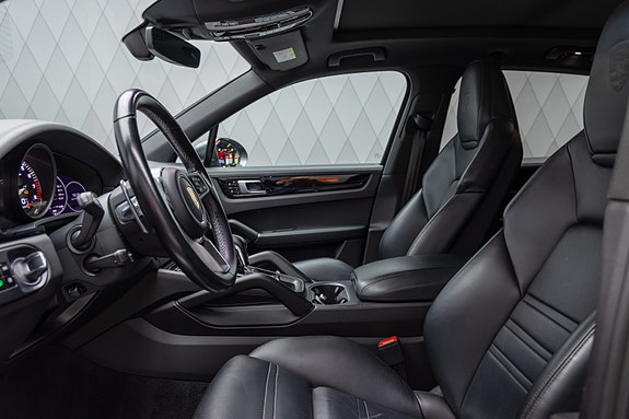 Porsche Cayenne 21 of 30