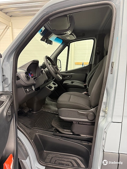 Mercedes-Benz Sprinter 10 of 10