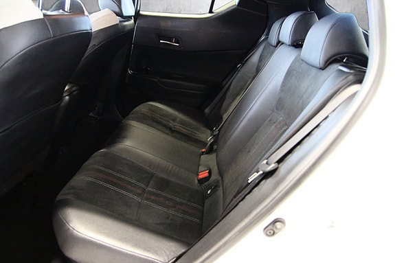 Toyota C-HR 13 of 30