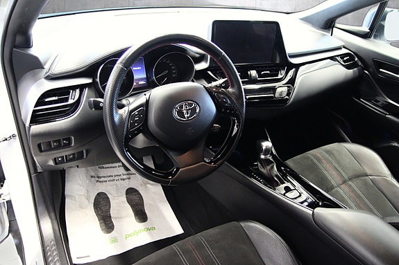 Toyota C-HR 12 of 30