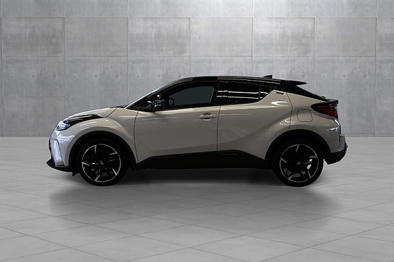 Toyota C-HR 3 of 30
