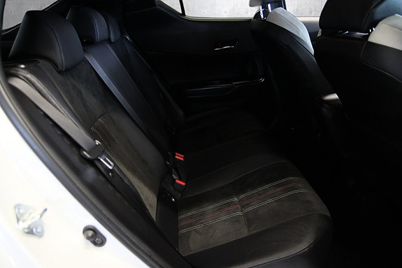 Toyota C-HR 15 of 30