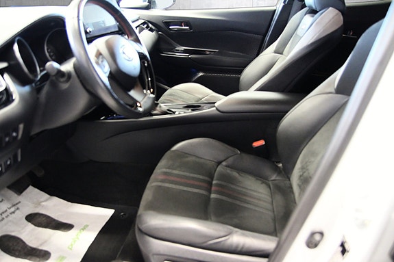 Toyota C-HR 10 of 30