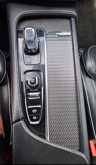 Volvo XC90 10 of 17