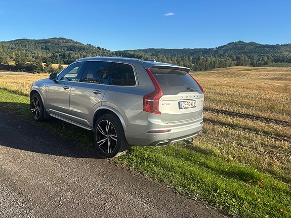 Volvo XC90 3 of 17