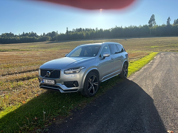 Volvo XC90 2 of 17