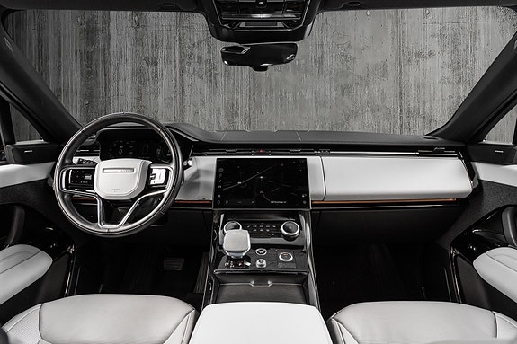 Land Rover Range Rover Sport 28 of 30