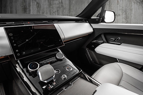 Land Rover Range Rover Sport 19 of 30
