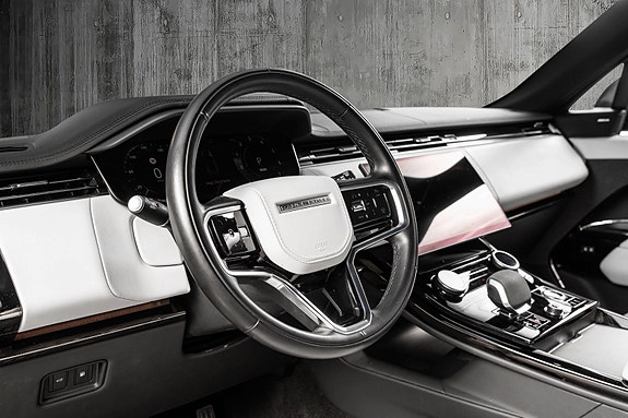 Land Rover Range Rover Sport 17 of 30