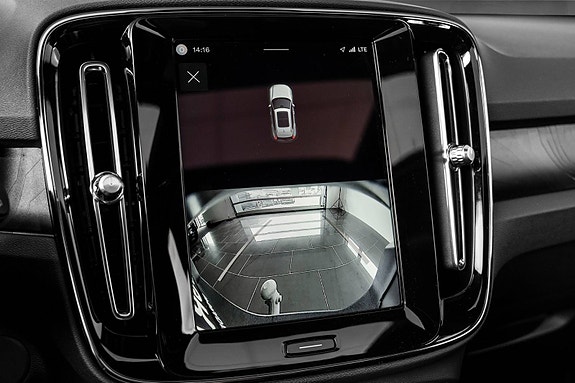 Volvo XC40 15 of 30