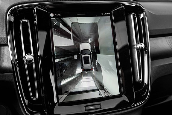 Volvo XC40 17 of 30