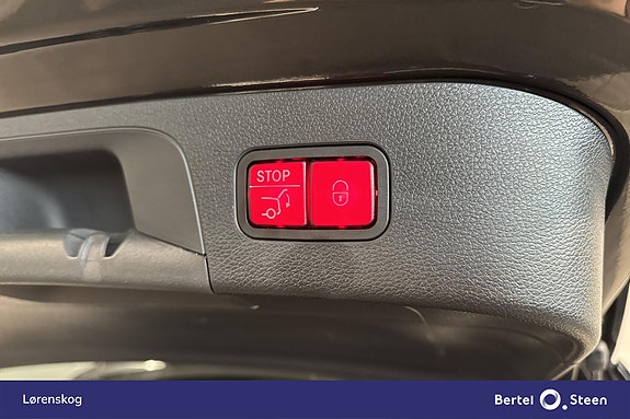 Mercedes-Benz EQC400 26 of 28