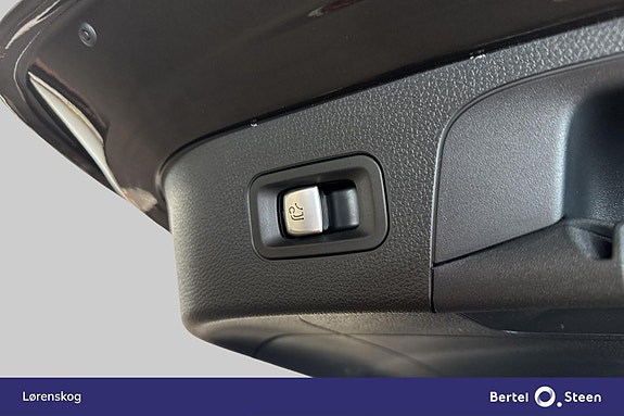 Mercedes-Benz EQC400 27 of 28