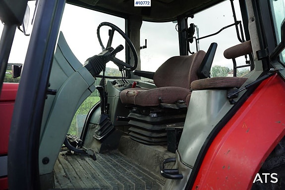 Massey Ferguson 6140 m/ frontlaster 28 of 30