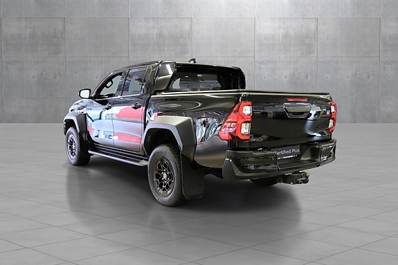 Toyota HiLux 4 of 30