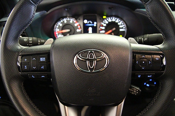 Toyota HiLux 17 of 30