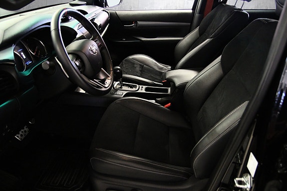 Toyota HiLux 10 of 30