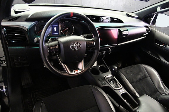 Toyota HiLux 12 of 30