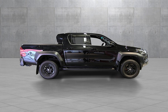 Toyota HiLux 7 of 30