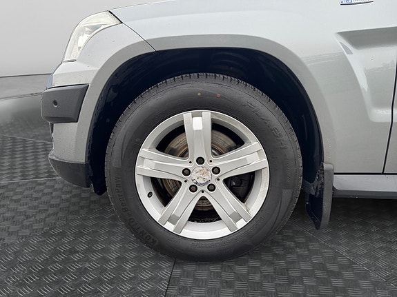 Mercedes-Benz GLK220 9 of 15